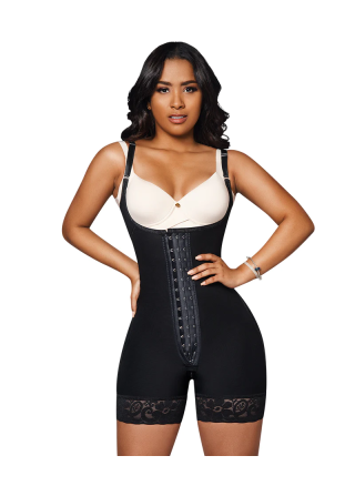 Girdle with black brooches O-211