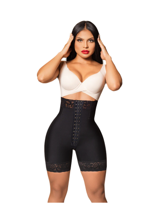 Short girdle with black brooches O-077